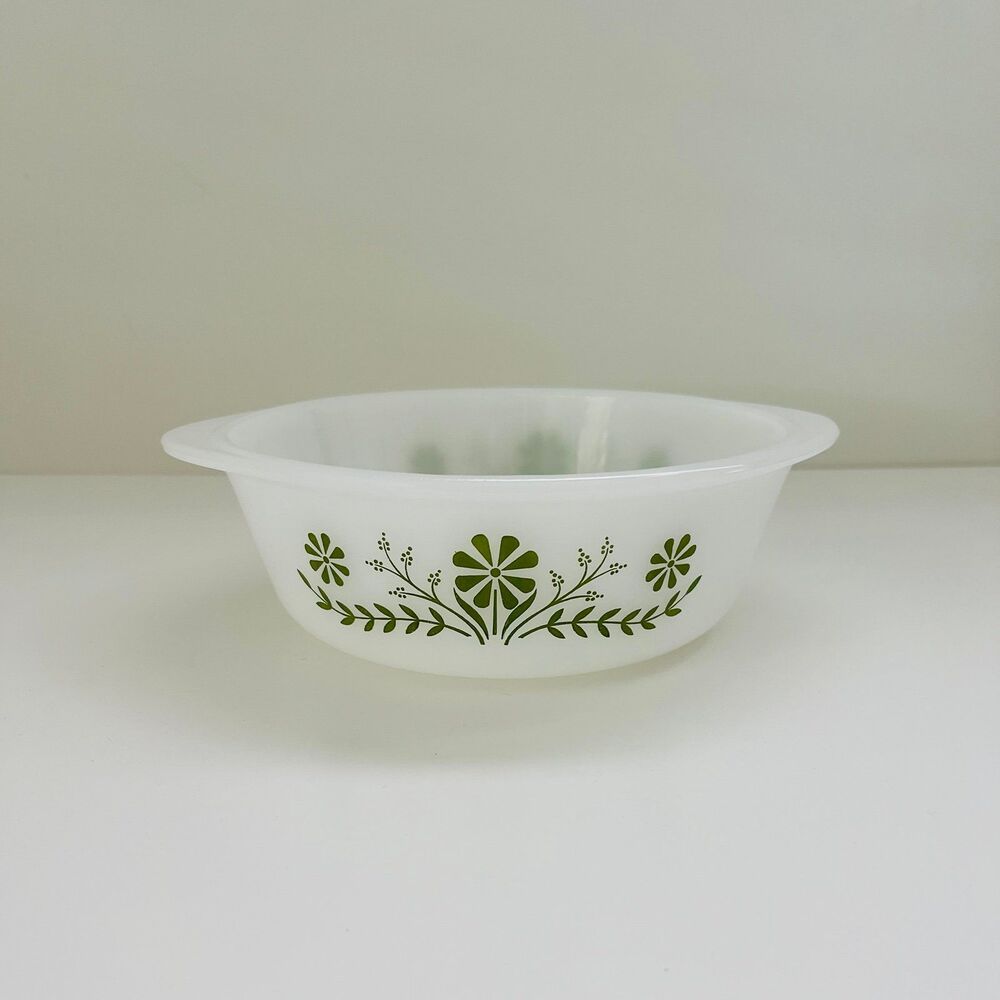 GLASBAKE White Milk Glass Green Daisy Floral Round Casserole Baking Dish 1.5 Qt